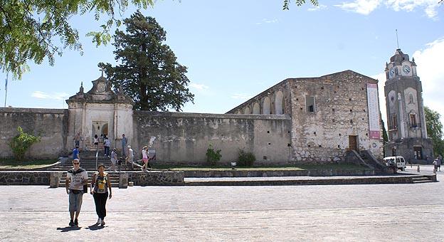 Vista del reloj en el Tajamar donde se inciará el City Tours.