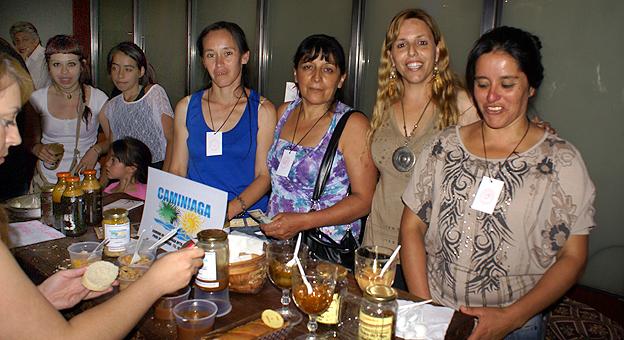 Roxana del Carmen Bustamante, María Luisa Luno, Fermina Moya secretaria de Turismo y Mrcedez Flores de la localidad de Caminia.
