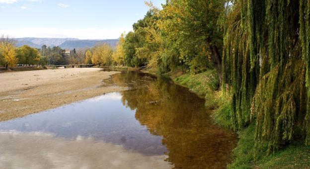 El otoño empieza a teñir de color amariloo y ocre el paisaje serrano