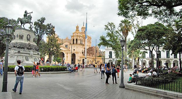 Centro Cívico, plza San Martín y  Catedral de Córdoba
