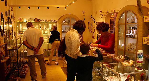 En el Museo Piedra Cruz Sur es posible obtener trabajos artesanales y de orfebres de primer nivel