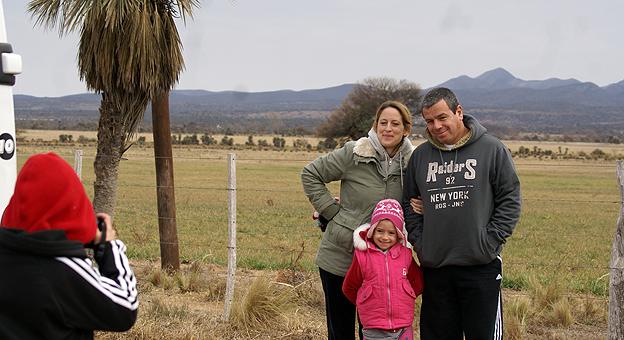 La familia Blanco de Rosario disfruta del paseo, perpetuandolo con las imágenes a cargo de Mauro.