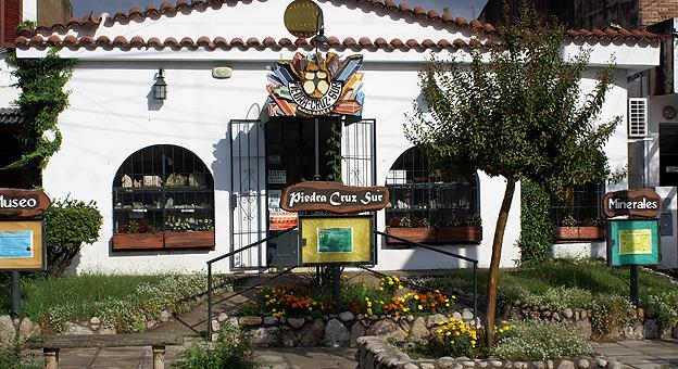 Frente Museo Piedra Cruz Sur Ubicado en Avenida Mitre 1012 a metros de la terminal de omnibus de Mina Clavero