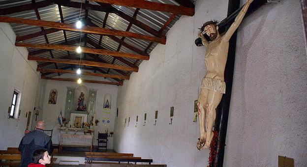 Interior de la capilla nuestra señora del rosario en el pueblito de Las Palmas.