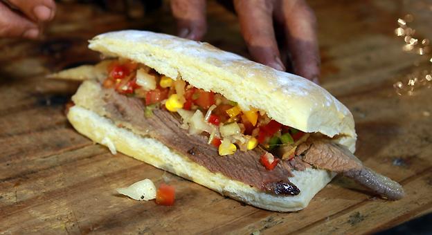 Sandwich de Asado con cuero