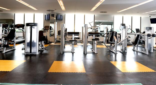 Gimnasio con equipos de última generación